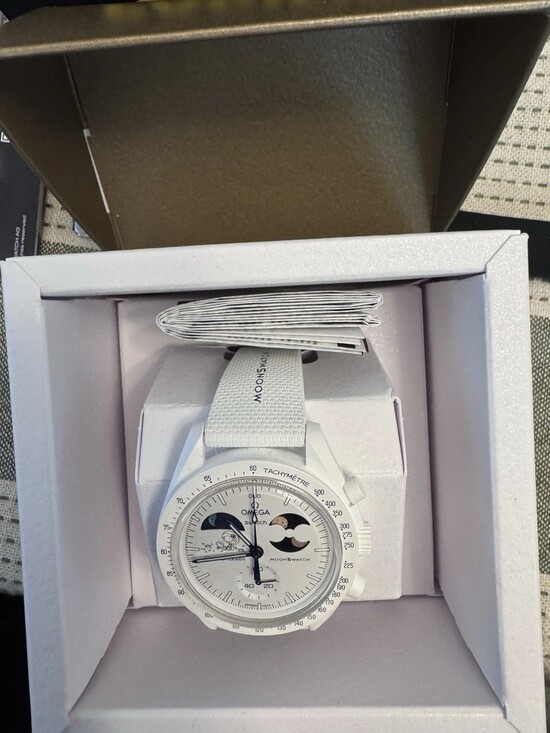 Swatch Other - NWOT Swatch x Omega Mission to Earthphase Moonshine Gold Snoopy Cold Moon Watch